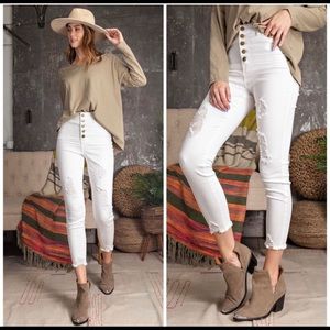 🆕High-waisted White Distressed Skinny Jeans 💙